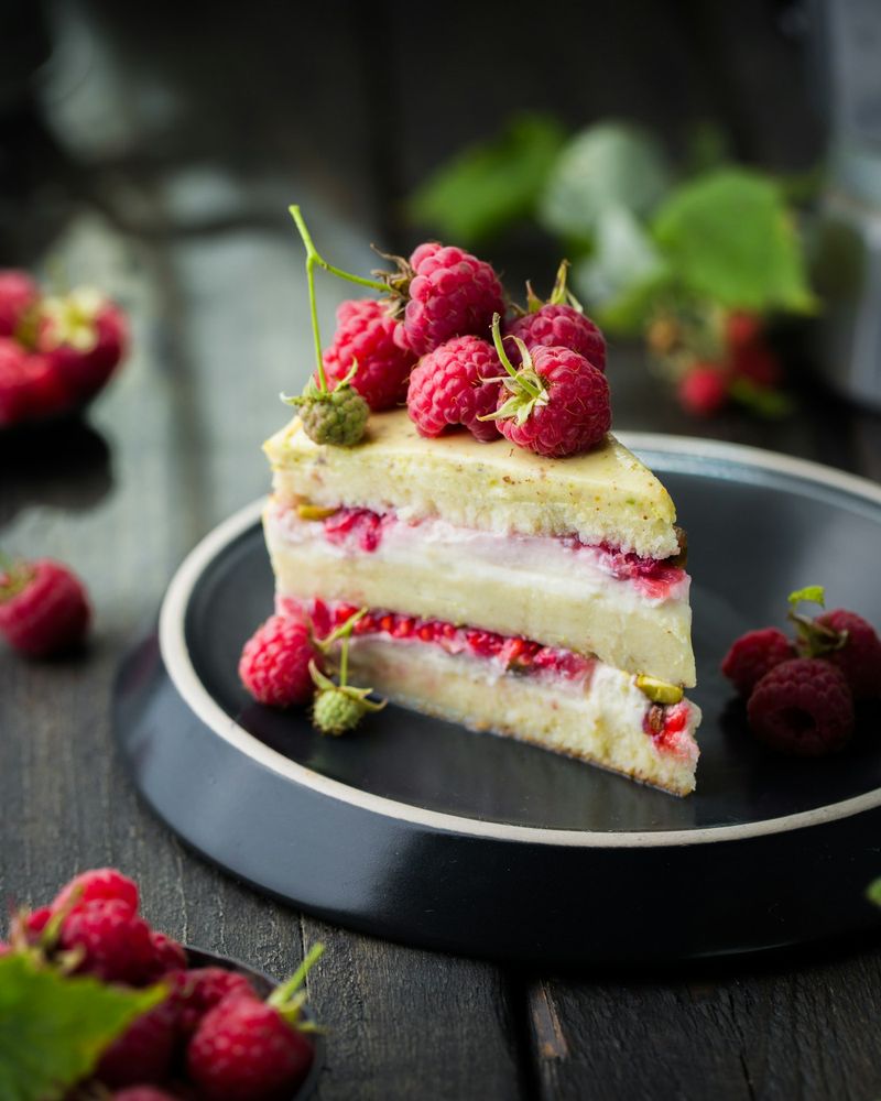 Meyveli cheesecake dilimi